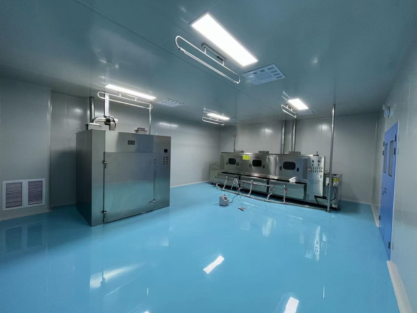 潔凈無(wú)塵車(chē)間有什么特點(diǎn)？是沒(méi)有一點(diǎn)灰塵的車(chē)間嗎？